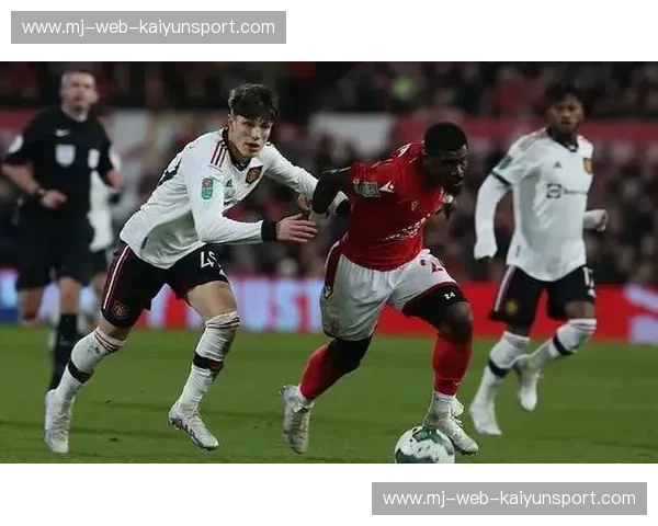 梦剧场的荣耀与平凡者的逆袭：当红魔曼联遇见铁血雷丁